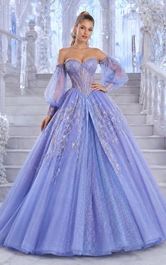 Vestido de baile de princesa de quinceañera Wisteria Luxury con hombros descubiertos y mangas abullonadas con purpurina de cristal.