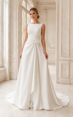 Robe de bal classique en satin, col bateau, sans manches, traîne cathédrale, drapée, style villa