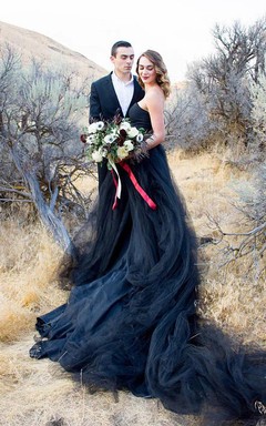 Robe bustier noire en tulle gothique simple avec traîne courte