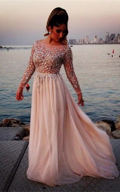 Glamurosos vestidos de fiesta de manga larga con pedrería y falda de gasa.