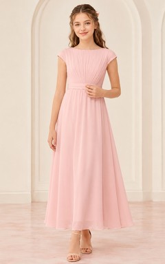 Elegantes, perlenrosafarbenes Brautjungfernkleid in A-Linie mit juwelenbesetzten, kurzen Ärmeln und knielangem Chiffonrock.