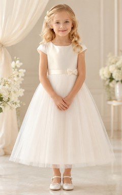 Blumenmädchenkleid aus champagnerfarbenem Tüll in A-Linie mit kurzen Ärmeln, Rundhalsausschnitt und knielanger Silhouette sowie Schleife am Rücken