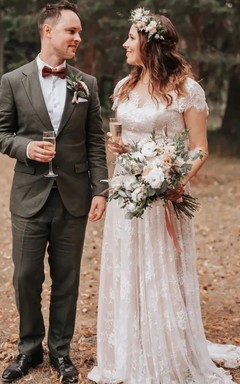 Robe de mariée contemporaine de coupe trapèze avec fente jusqu'à la cuisse