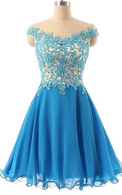 Elegantes, schulterfreies Homecoming-Kleid mit Spitzenapplikationen (kurz)