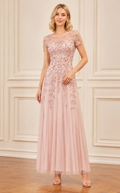 Robe en tulle rose poudré à manches courtes et corsage en dentelle, longueur thé