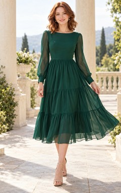 Schlichtes, teelanges, langärmeliges, grünes Chiffon-Kleid mit Stufenrock und Rundhalsausschnitt für den Abschlussball