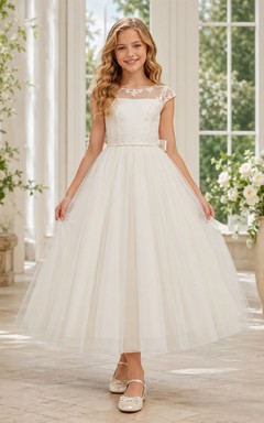 Tüllkleid mit kurzen Ärmeln, Teelänge und A-Linien-Schnitt, perfekt für Blumenmädchen bei Gartenhochzeiten, mit Schleife