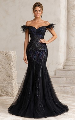 Schwarzes gotisches, schulterfreies Pailletten-Abendkleid im Meerjungfrauenstil mit Federn und Schleppe