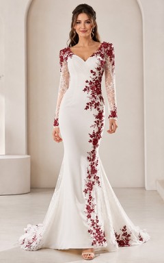 Rotes Brautkleid aus Spitze mit langen Ärmeln, V-Ausschnitt, Meerjungfrauenschnitt und Schleppe