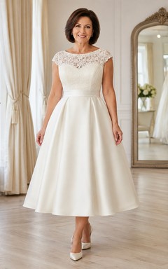Vintage-Hochzeitskleid aus Satin in Übergröße für ältere Bräute: Teelänge, U-Boot-Ausschnitt, kurze Ärmel, A-Linie.