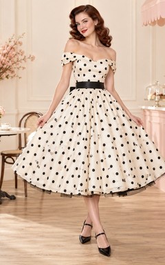 Vintage-Abendkleid in Teelänge, elfenbeinfarben, schulterfrei, mit Polka-Dots und Gürtel