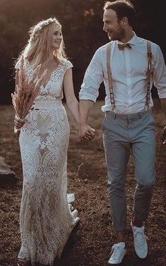 Vintage Empire-Brautkleid aus Spitze mit tiefem V-Ausschnitt und V-Rücken