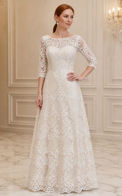 Robe de mère de la mariée, coupe trapèze, manches trois-quarts, en dentelle, ornée de motifs floraux, style sobre, pour mariées plus âgées.