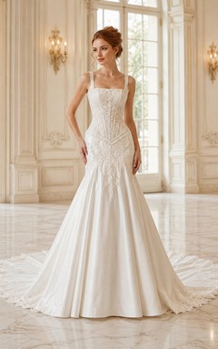 Brautkleid aus Spitze und Tüll im Meerjungfrauenstil, trägerlos, mit Herzausschnitt und Schleppe