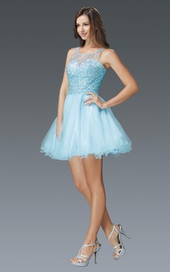 Robe courte trapèze en tulle sans manches à col rond et perles