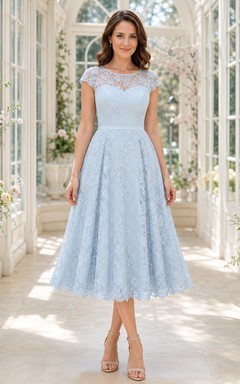 Robe de baptême bleu ciel à manches bateau et dentelle intégrale, coupe trapèze, longueur thé, entièrement en dentelle