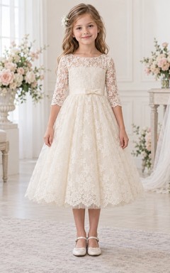 Vestido de niña de flores de corte A, color marfil, con estampado floral, mangas tres cuartos y borde festoneado, hasta la rodilla.