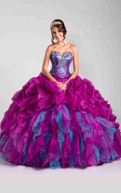 Ballkleid mit Schnürung am Rücken, herzförmigem Dekolleté, Paillettenkorsett und Rüschen