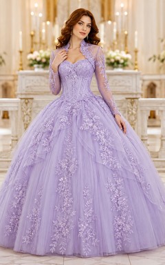 Vestido de princesa de quinceañera con escote corazón, mangas largas ilusión y encaje tonal, ideal para ceremonias en iglesias.