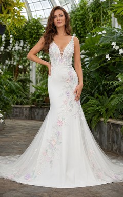 Robe de mariée sirène pastel à fleurs, style serre, portrait de mariée