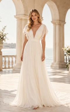 Robe de mariée en mousseline drapée à col en V, manches courtes, coupe trapèze, traîne simple, en mousseline drapée.