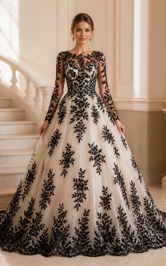 Vestido de gala negro de lujo con mangas largas y apliques en contraste.
