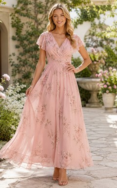Vestido de fiesta largo hasta los tobillos de gasa rosa con escote en V y mangas con volantes, estampado floral rosa.