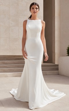 Robe de mariée sirène moderne en satin sans manches à col montant et dos nu avec décolleté en goutte d'eau