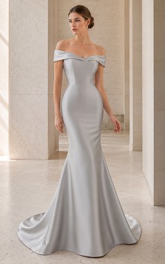 Robe de mariée sirène moderne et pudique en satin gris tourterelle, épaules dénudées