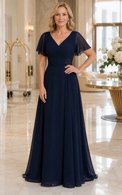 Dunkelblaues Chiffon-Kleid in A-Linie mit V-Ausschnitt und Volantärmeln