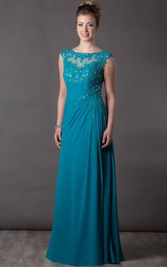 Langes Chiffonkleid in A-Linie mit Applikationen und Paillettenbesatz, perfekt für die Mutter der Braut und mit kurzen Ärmeln.