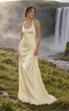 Vestido de novia sencillo de charmeuse con escote halter, escote redondo, drapeado lateral y espalda estilo nadadora.