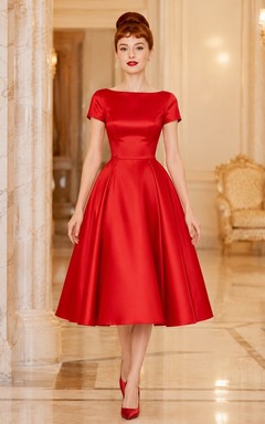 Vestido vintage rojo de satén con cuello joya, manga corta y largo hasta la rodilla.