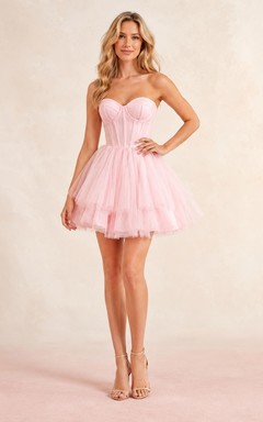 Robe de bal patineuse en tulle rose pastel avec corsage corset et jupe légèrement évasée