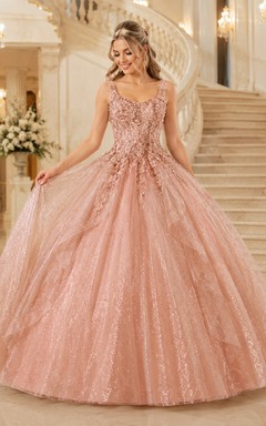 Robe de bal de princesse pour quinceañera, or rose doré, bretelles rondes, tulle pailleté et perles, robe de bal de princesse à bretelles rondes et perles, en tulle pailleté.