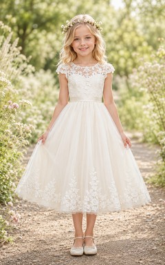 Romantisches Blumenmädchen-Gartenkleid aus Tüllspitze mit Teelänge und kurzen Ärmeln aus floralem Spitzenstoff