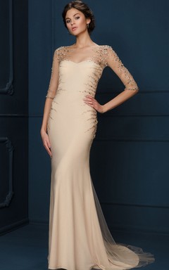 Robe de soirée fourreau en tulle et jersey à manches longues et col rond, ornée de perles