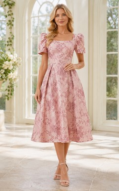 Robe de cérémonie à imprimé floral rose poudré en jacquard, col carré, manches bouffantes et coupe trapèze