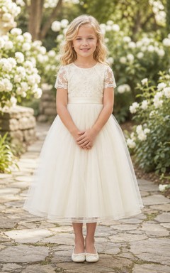 Blumenmädchenkleid aus elfenbeinfarbener Spitze und Tüll, A-Linie, Rundhalsausschnitt, Teelänge