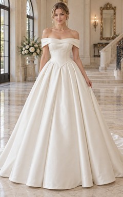 Einfaches, bodenlanges Brautkleid aus Satin mit breiten Falten, schulterfrei, kurzen Ärmeln und Falten