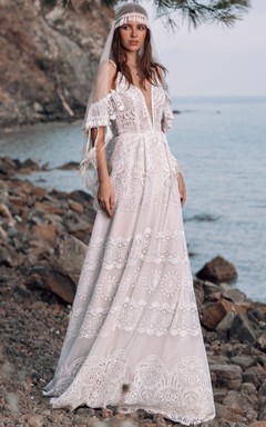Hippie-Brautkleid mit tiefem Ausschnitt, Spaghetti-Spitze, Empire-Stil, Boho-Stil und Schleppe, Strandhochzeitskleid