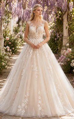 Champagnerfarbenes Ballkleid mit floralen Applikationen, romantisches Brautkleid für den Garten