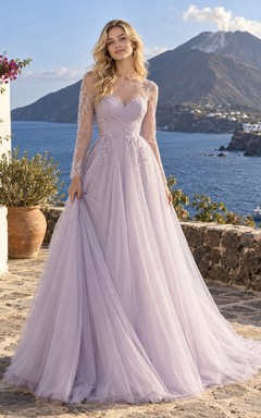 Vestido de novia de corte A con cuello joya, tul y satén, manga larga y cola de encaje, color lavanda.