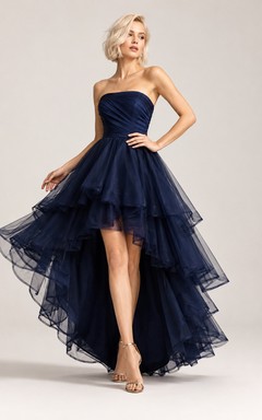 Dunkelblaues, trägerloses, gestuftes Tüll-Ballkleid mit asymmetrischem Saum für Abschlussball und Empfang