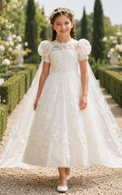 Romantisches Ballkleid mit Puffärmeln, Spitzencape und Schleppe für die Erstkommunion