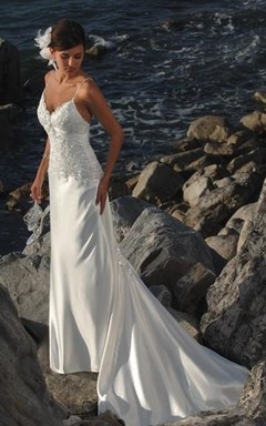Vestido de novia de satén con tirantes finos estilo tubo para la playa