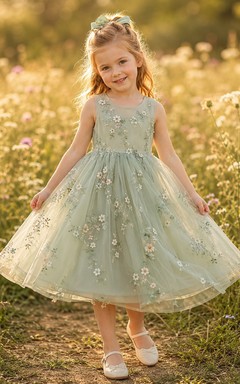 Robe de demoiselle d'honneur en dentelle sauge et tulle, coupe trapèze, col rond, longueur thé