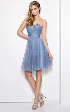 Robe de bal mini trapèze en tulle froncé sans manches à décolleté cœur, ornée de perles et de plis