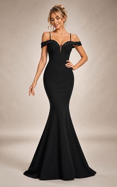 Robe de soirée en jersey noir, épaules dénudées, décolleté cœur sirène, longueur au sol, ornée de perles