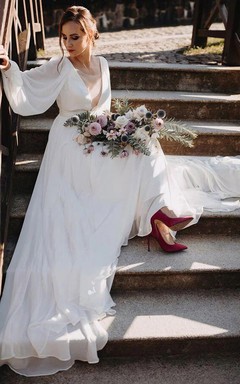 Robe de mariée unie à manches longues et dos nu plongeant en V, effet illusion simple